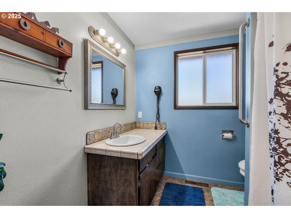 4800 Mill Creek Road Prineville, OR 97754 - Photo 19 of 40 a bathroom with a sink and a mirror