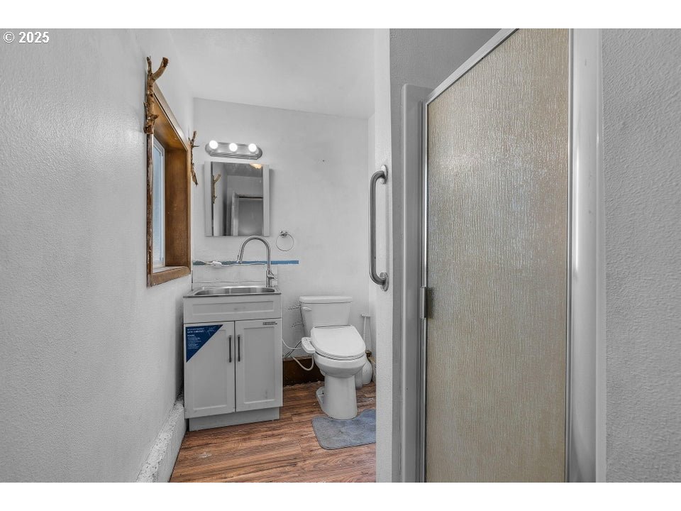 4800 Mill Creek Road Prineville, OR 97754 - Photo 20 of 40 a bathroom with a toilet a sink and mirror