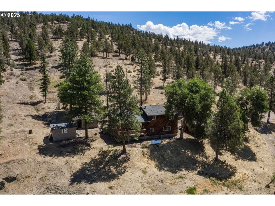 4800 Mill Creek Road Prineville, OR 97754 - Photo 33 of 40 a view of a backyard with table and chairs