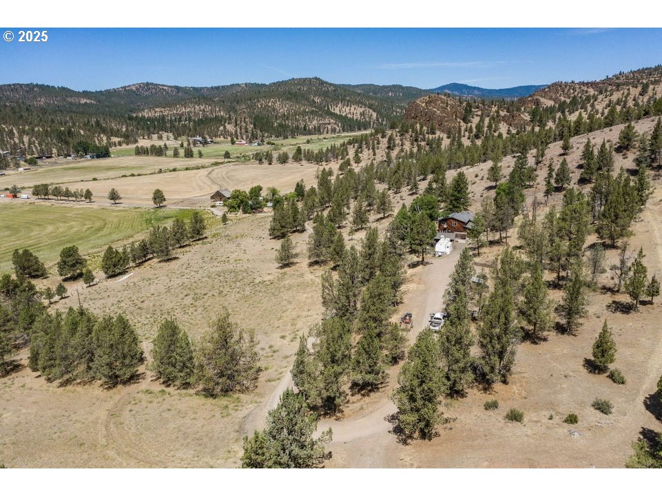 4800 Mill Creek Road Prineville, OR 97754 - Photo 37 of 40 a view of an outdoor space and mountain view
