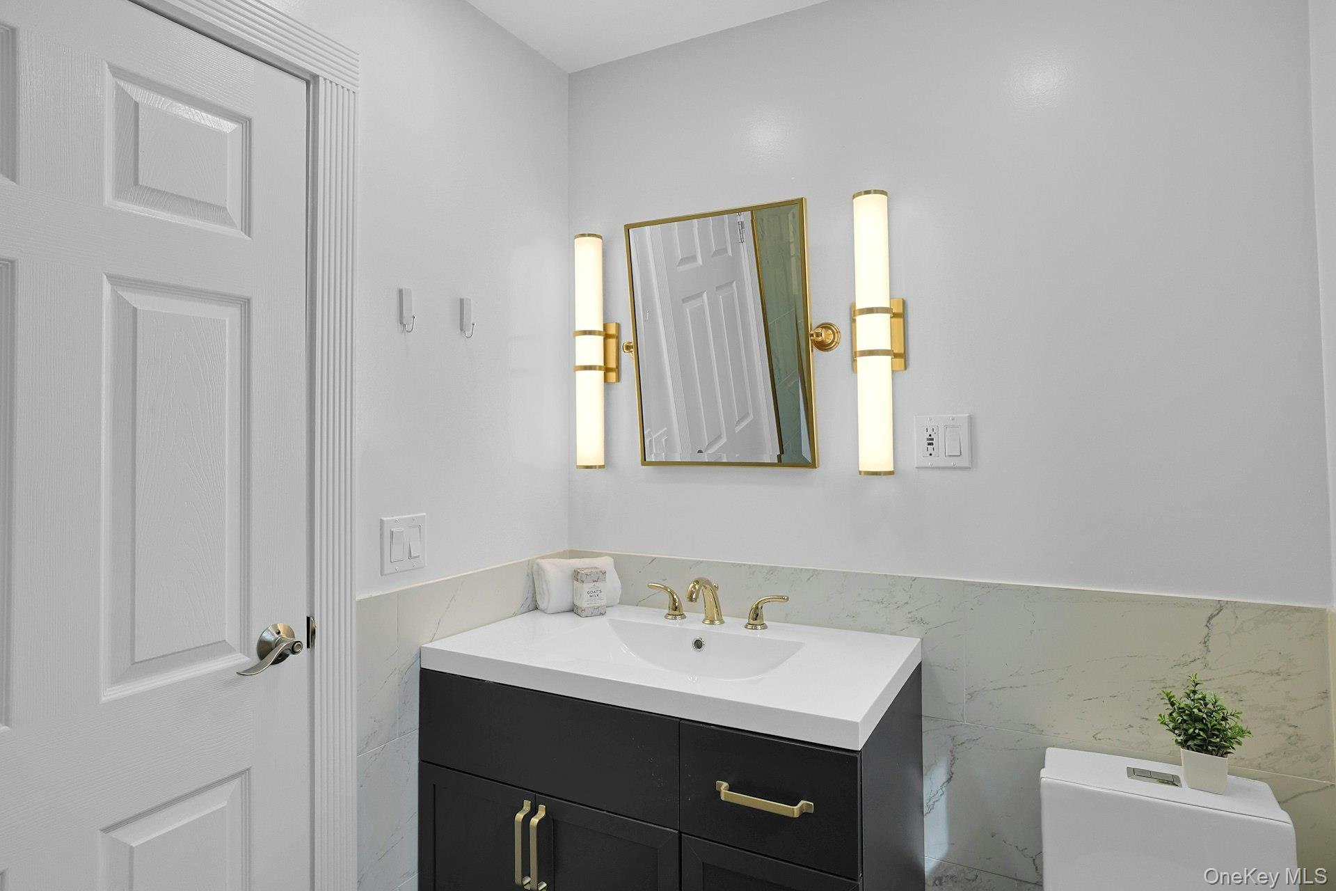 45 Sprain Valley Road Scarsdale, NY 10583 - Photo 17 of 26 Lower level ensuite bath with shower/tub.