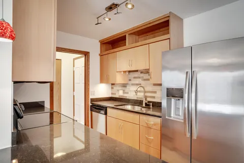 $160,000 | 1225 Lasalle Avenue, Unit 1704, Minneapolis, MN 55403