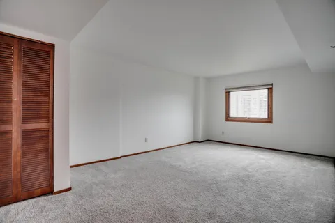 $160,000 | 1225 Lasalle Avenue, Unit 1704, Minneapolis, MN 55403