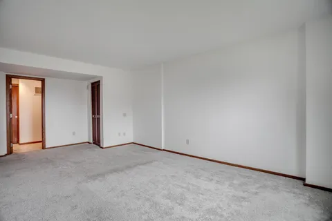 $160,000 | 1225 Lasalle Avenue, Unit 1704, Minneapolis, MN 55403