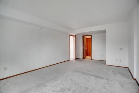 $160,000 | 1225 Lasalle Avenue, Unit 1704, Minneapolis, MN 55403