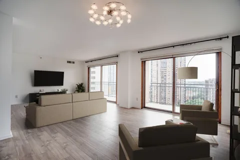 $160,000 | 1225 Lasalle Avenue, Unit 1704, Minneapolis, MN 55403