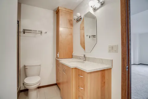$160,000 | 1225 Lasalle Avenue, Unit 1704, Minneapolis, MN 55403
