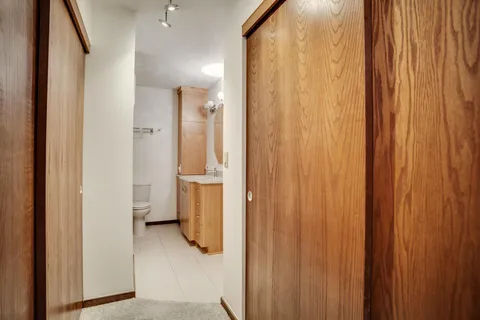 $160,000 | 1225 Lasalle Avenue, Unit 1704, Minneapolis, MN 55403