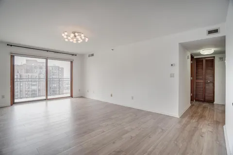 $160,000 | 1225 Lasalle Avenue, Unit 1704, Minneapolis, MN 55403
