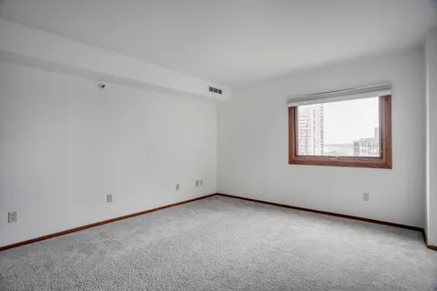 $160,000 | 1225 Lasalle Avenue, Unit 1704, Minneapolis, MN 55403