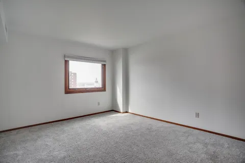 $160,000 | 1225 Lasalle Avenue, Unit 1704, Minneapolis, MN 55403