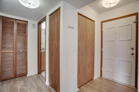 $160,000 | 1225 Lasalle Avenue, Unit 1704, Minneapolis, MN 55403