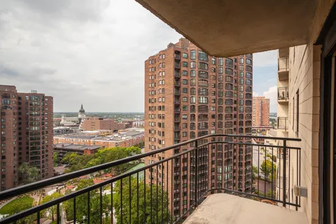 $160,000 | 1225 Lasalle Avenue, Unit 1704, Minneapolis, MN 55403