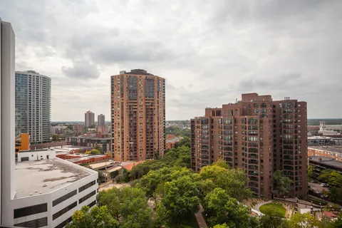 $160,000 | 1225 Lasalle Avenue, Unit 1704, Minneapolis, MN 55403