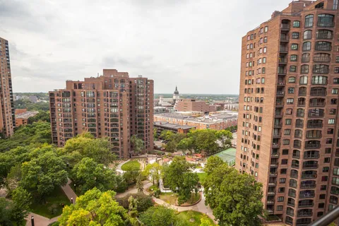 $160,000 | 1225 Lasalle Avenue, Unit 1704, Minneapolis, MN 55403