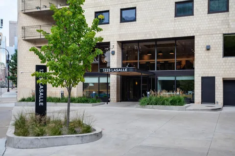 $160,000 | 1225 Lasalle Avenue, Unit 1704, Minneapolis, MN 55403