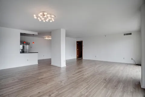 $160,000 | 1225 Lasalle Avenue, Unit 1704, Minneapolis, MN 55403