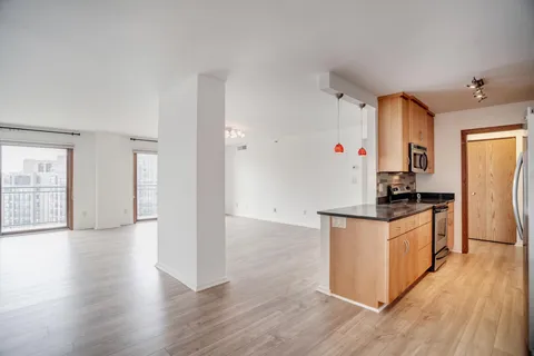 $160,000 | 1225 Lasalle Avenue, Unit 1704, Minneapolis, MN 55403