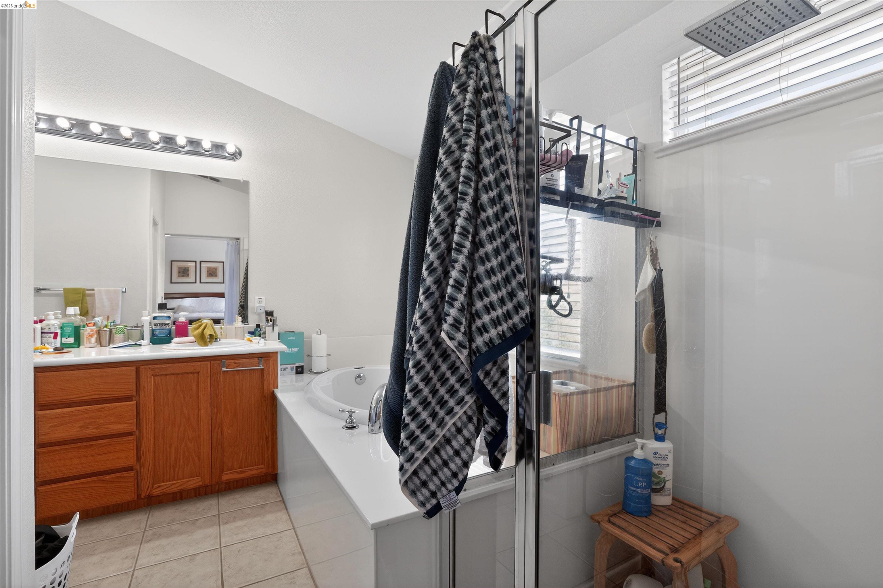 1221 Andrea Way Vallejo, CA 94591 - Photo 18 of 29 Bathroom