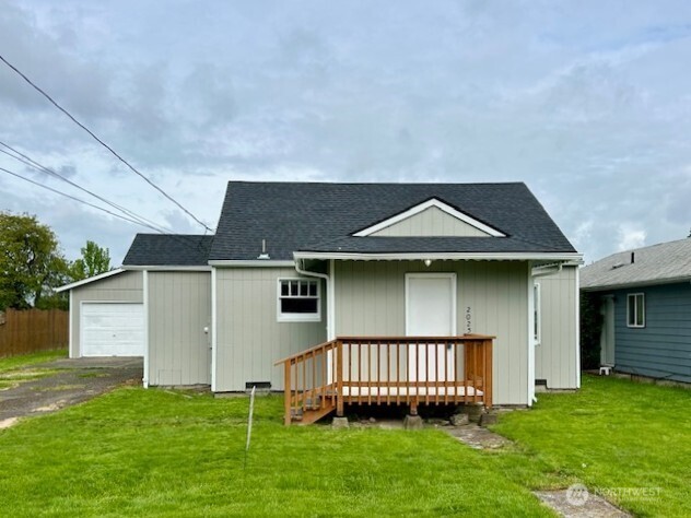 2025 46th Avenue Longview, WA 98632 - Photo 1 of 13