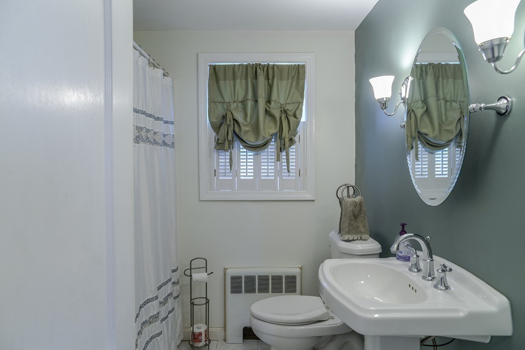 17 Violet Road Peabody, MA 01960 - Photo 10 of 24 Gallery Image 10
