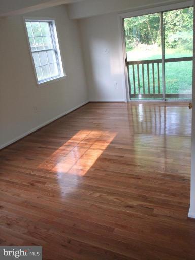 7405 Bull Run Road Manassas, VA 20111 - Photo 3 of 16 Living Room