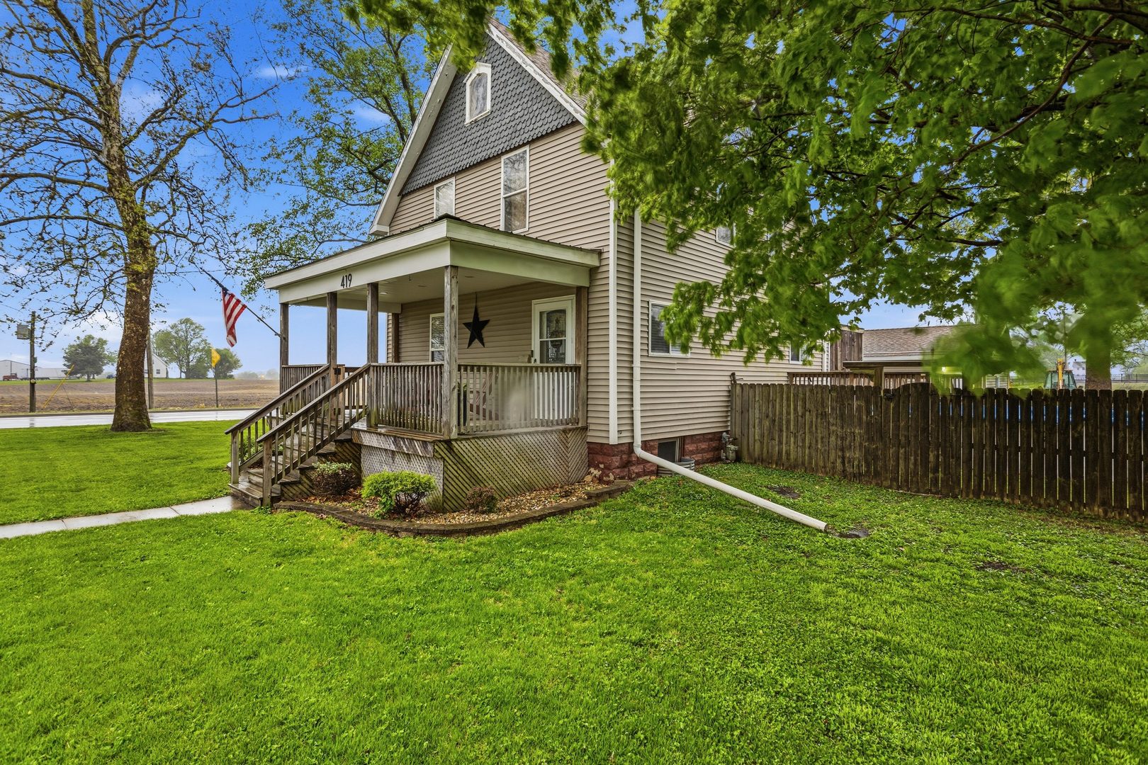 419 South Hamilton Street McLean, IL 61754 - Photo 3 of 41 a front view of a house with a yard
