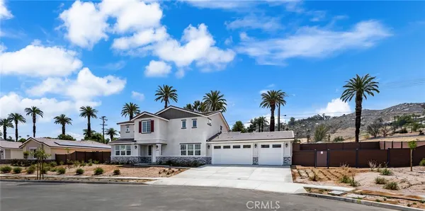 a view of multiple houses with a yard