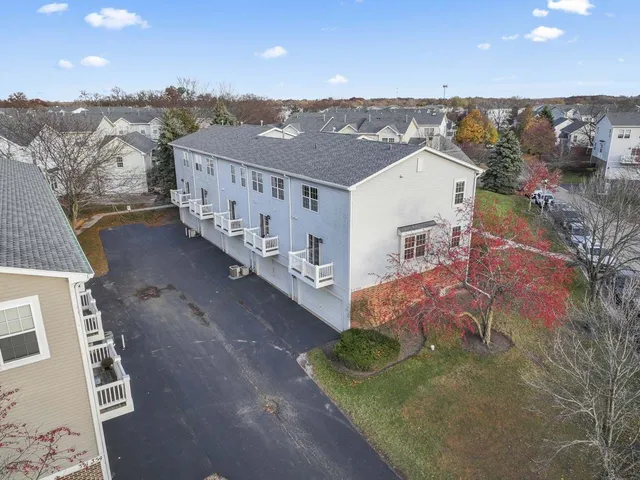 $200,000 | 335 Holiday Lane, Hainesville, IL 60073