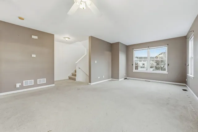 $200,000 | 335 Holiday Lane, Hainesville, IL 60073