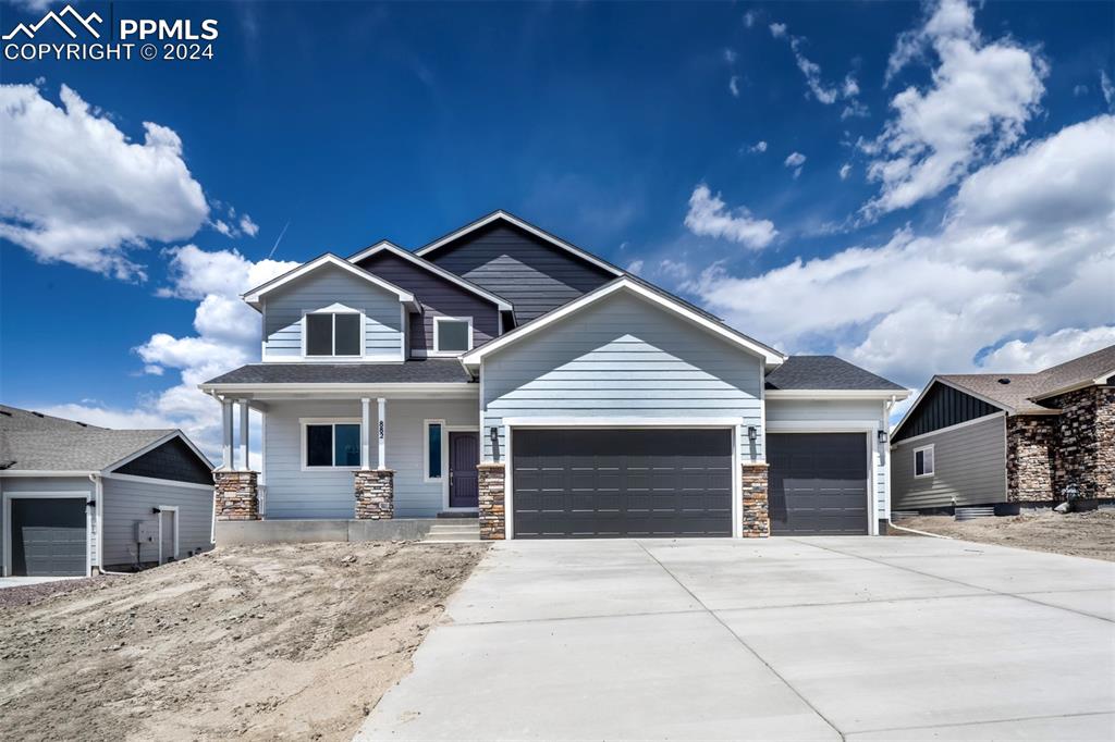 882 Naismith Ln  