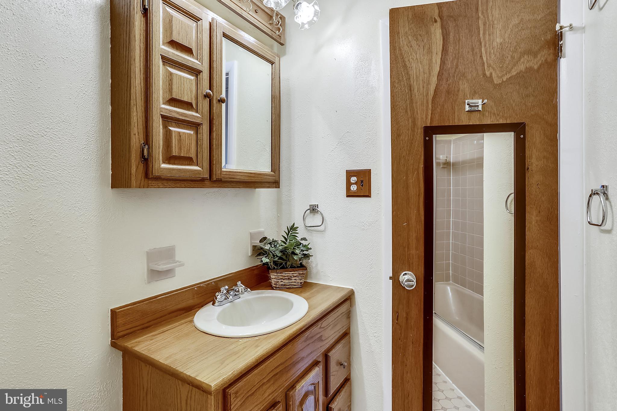 16617 Cashell Road Rockville, MD 20853 - Photo 13 of 28 Upstairs Hall Full Bath