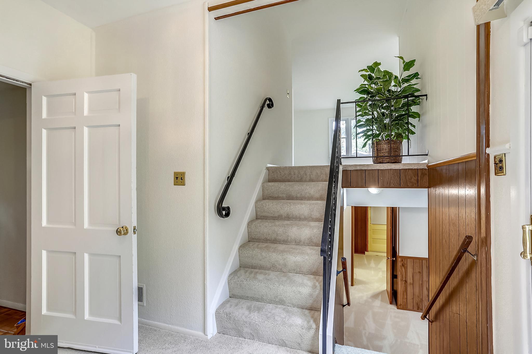 16617 Cashell Road Rockville, MD 20853 - Photo 5 of 28 2nd Entry Foyer