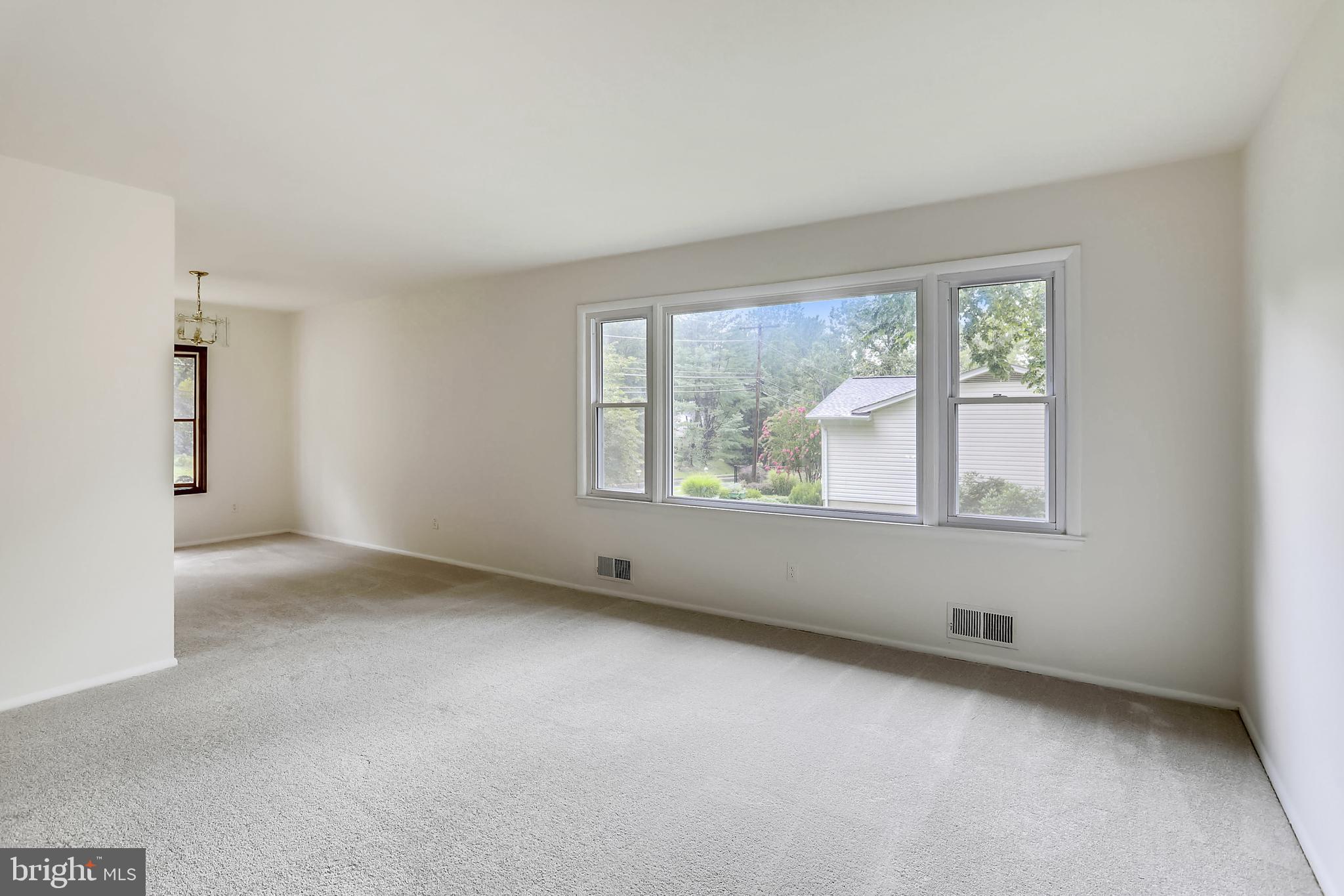 16617 Cashell Road Rockville, MD 20853 - Photo 6 of 28 Living Room with triple Window