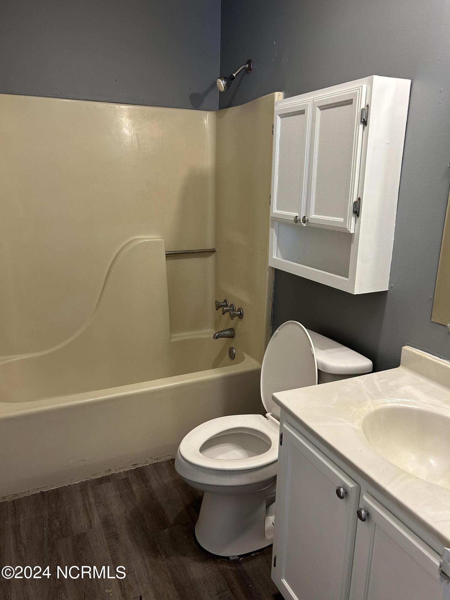 101 Wildwood Court Hubert, NC 28539 - Photo 6 of 10 Main bedroom Bathroom