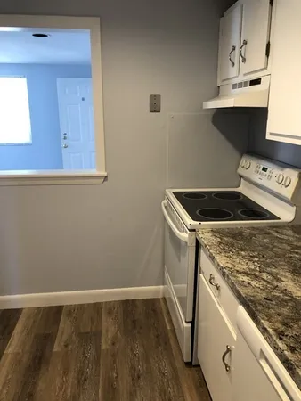 $1,700 | 272 Bedford Street, Unit A4, Abington, MA 02351