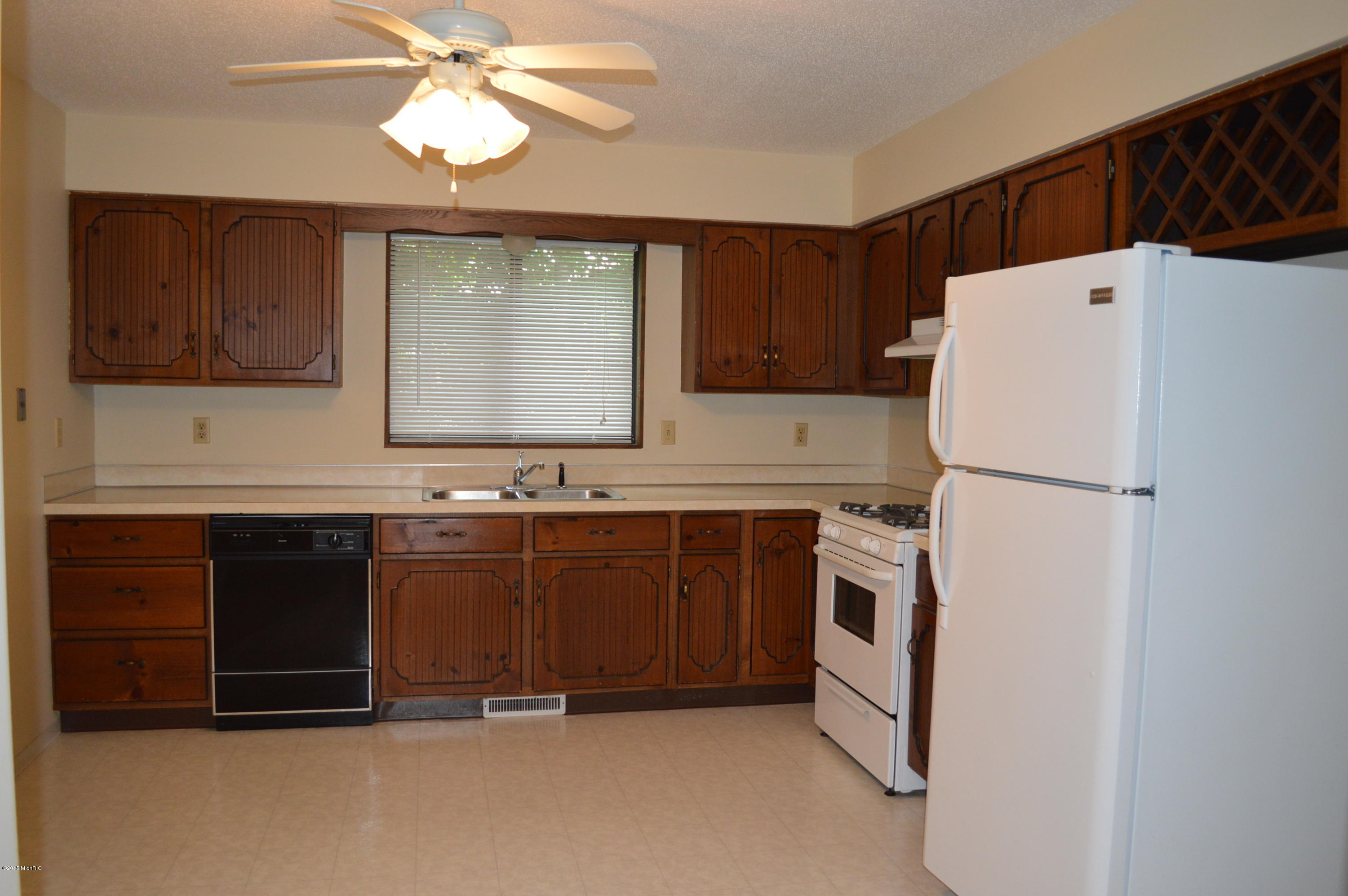 4768 Airline Road Muskegon, MI 49444 - Photo 3 of 8 005