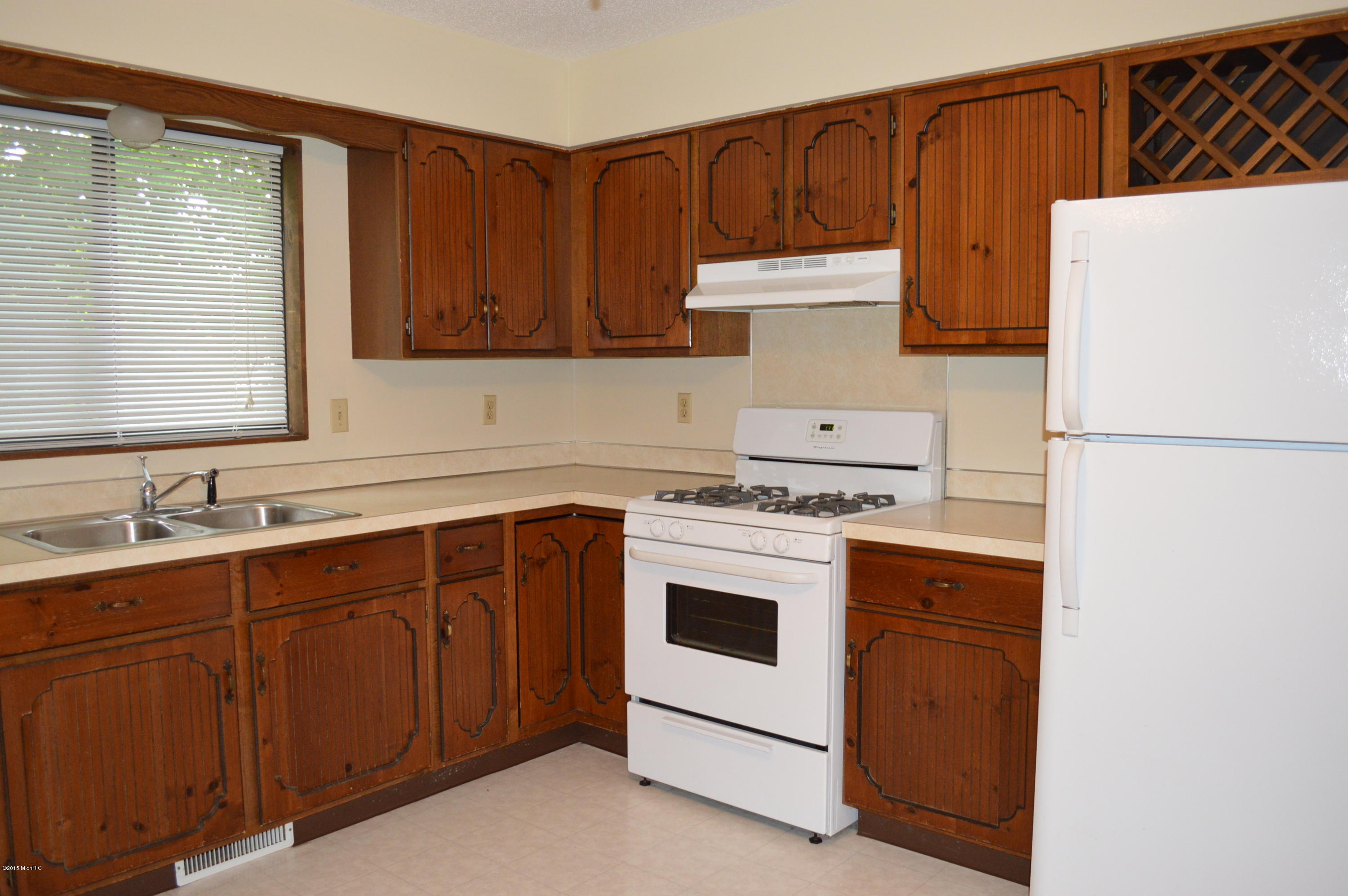 4768 Airline Road Muskegon, MI 49444 - Photo 4 of 8 006