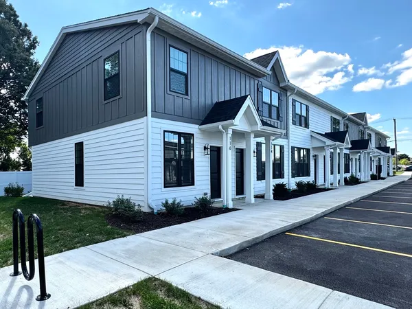 $2,750 | 1436 North Naperville Wheaton Road, Unit 112, Naperville, IL 60563