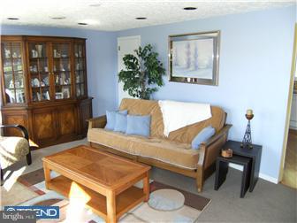 271 Valley Road Warminster, PA 18974 - Photo 4 of 11 Living Room