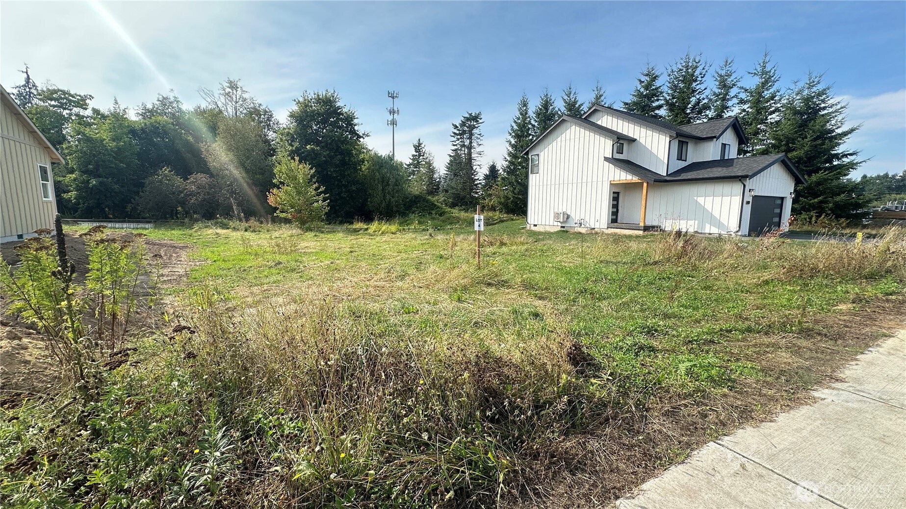 407 East 2nd Street Nooksack, WA 98276 - Photo 2 of 3 a house view with a outdoor space