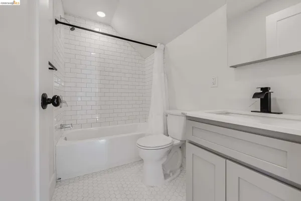 $5,995 | 1238 12th Street, Oakland, CA 94607