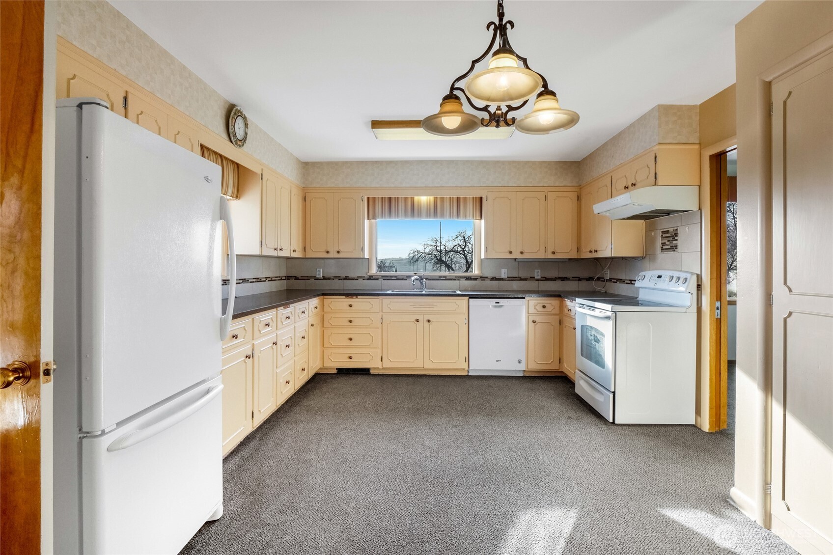 319 East 3rd Street Lind, WA 99341 - Photo 11 of 37