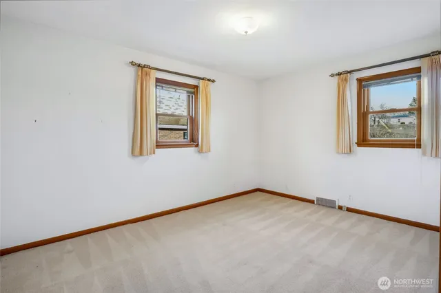 $299,000 | 319 East 3rd Street, Lind, WA 99341