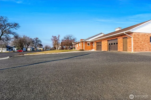 $299,000 | 319 East 3rd Street, Lind, WA 99341