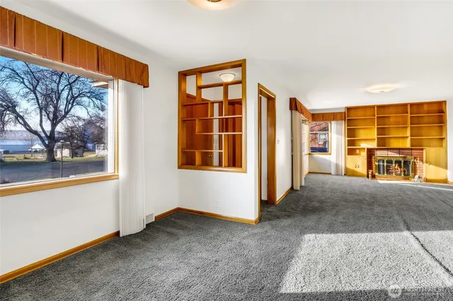 $299,000 | 319 East 3rd Street, Lind, WA 99341