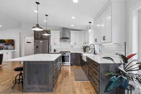 $1,595,000 | 20750 Garden Road, Excelsior, MN 55331