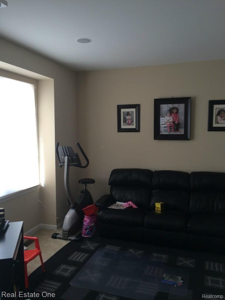 3687 Connors Drive Rochester, MI 48307 - Photo 3 of 30 IMG_0152.jpg
