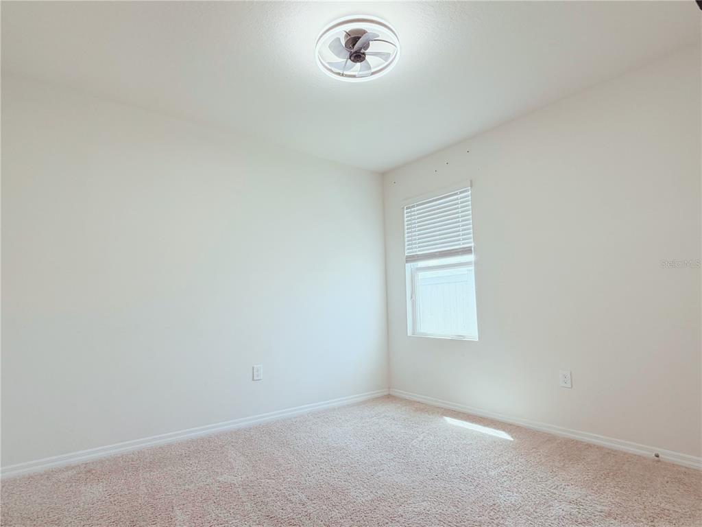 910 Sun Burst Road Winter Haven, FL 33880 - Photo 11 of 14 an empty room with a window