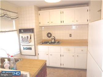 3838 Greenacres Road Philadelphia, PA 19154 - Photo 2 of 12 Kitchen